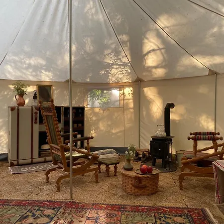 Luxury tent Glamping Im Gutspark - Park Malchin