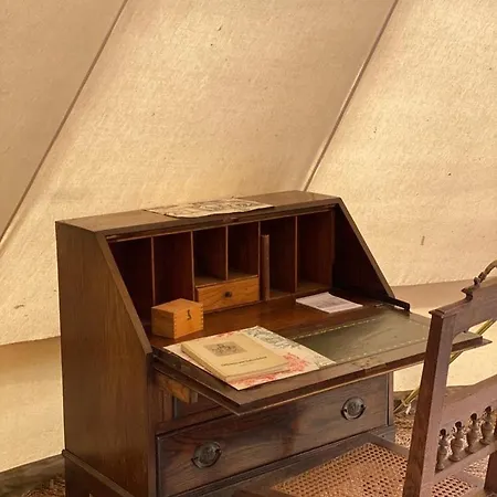 Glamping Im Gutspark - Park 豪华帐篷